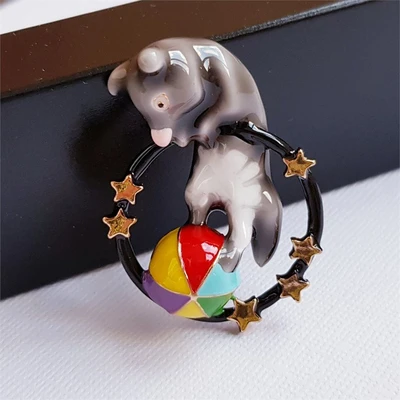 Брошка "Кот и мяч", 700115, арт.211.073 211.073