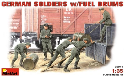 35041  фигуры  GERMAN SOLDIERS w/FUEL DRUMS  (1:35) 4820041100769