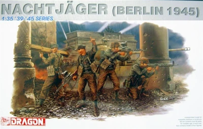 6089  фигуры  Nachtjäger (Berlin 1945)  (1:35) 2000000079622