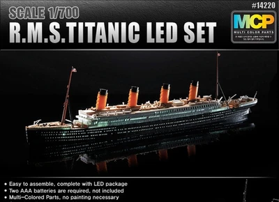 14220  флот  R.M.S. Titanic + LED SET  (1:700) 8809258923886