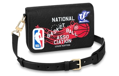 Сумка-мессенджер NBA Studio черная LOUIS VUITTON 26475336