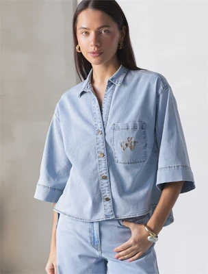 Укороченная рубашка с карманом из облегченного денима D59.022