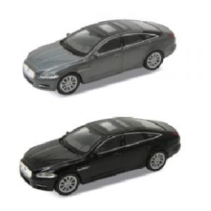 Машина металл 4.75" 2010 jaguar xj инерц. открыв. двери в дисплее 43652D