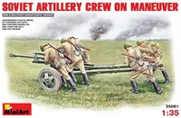35081  техника и вооружение  SOVIET ARTILLERY CREW ON MANEUVER  (1:35) 4820041102473