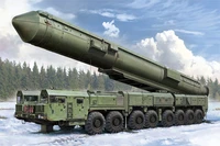 82952  техника и вооружение  15U175 TEL of RS-12M1 Topol-M ICBM complex  (1:72) 6939319229526