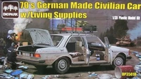 DP35018  техника и вооружение  70's German Made Civilian Car w/Living Supplies  (1:35) 4589936661623