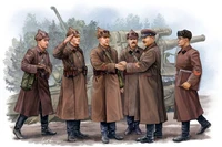 00428  фигуры  Soviet Artillery – Commander Inspection  (1:35) 2000002105077