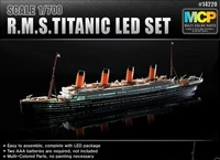 14220  флот  R.M.S. Titanic + LED SET  (1:700) 8809258923886