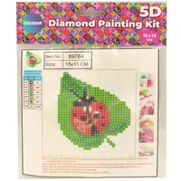 89764 Картинка из алмазной мозаики Божья коровка, 15*15 см (частичное заполнение). В набор входят: основа 15*15 см с клейким слоем, покрытым защитной пленкой, пластиковый стилус, пластиковое блюдце, стразы. В пакете с бумажным держателем 57027515