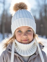 Шапка c помпоном на завязках со снудом детская Amarobaby Pure Love Snow вязаная, молочный AB-OD24-PLSN16/33-44